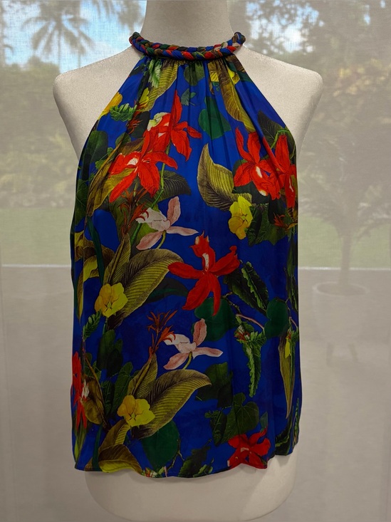 Alice + Olivia Tops - Alice + Olivia Royal Blue Tropical Halter with Red & Green Floral Print
Size sm
